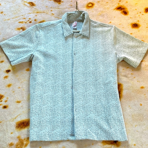 CASUAL BUTTON DOWN SHIRT 👕 - Picture 1 of 2